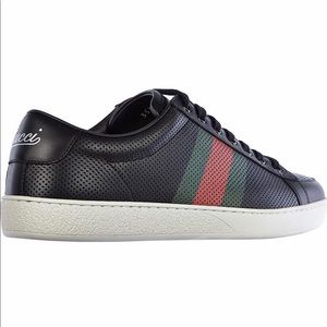 Gucci - Men Leather Sneakers - Size 6 Rarely Used
